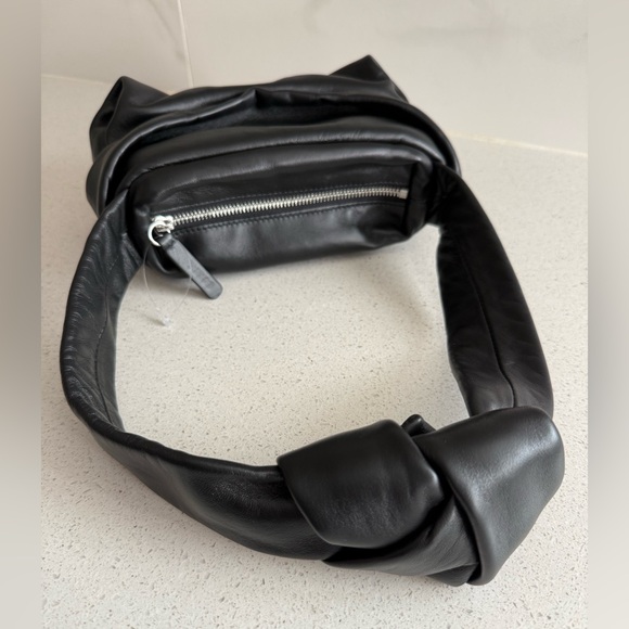 STAUD Kiss gathered leather shoulder bag - Picture 6 of 8